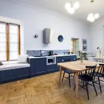 Easy Rent- Fontana Boutique Premium Plac Zamkowy